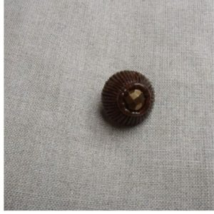 bouton acrylique à queue marron perlé 22 mm