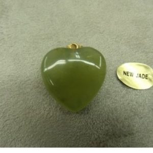 PENDENTIF MOTIF COEUR- PM- NEW JADE,LARGEUR: 2 cm / HAUTEUR: 2cm / EPAISSEUR: 0,6cm