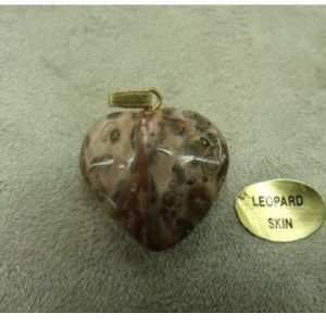 PENDENTIF MOTIF COEUR- PM- LEOPARD SKIN LARGEUR: 2 cm / HAUTEUR: 2cm / EPAISSEUR: 0,6cm,