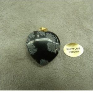 PENDENTIF MOTIF COEUR- PM- SNOWFAKE OBSIDIAN,LARGEUR: 2 cm / HAUTEUR: 2cm / EPAISSEUR: 0,6cm