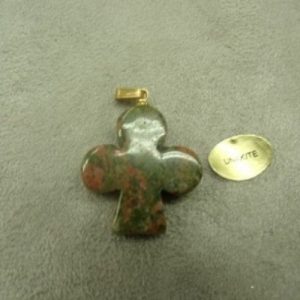 PENDENTIF MOTIF TREFLE- UNAKITE,HAUTEUR: 2,5 cm / LARGEUR: 2,3 cm / EPAISSEUR: 4 mm