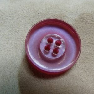 BOUTON POLYESTER ROSE à 4 trous,26 mm,de belle qualité