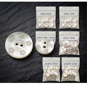 DESTOCKAGE : Boutons Acrylique Motif Fleurs – 2 Trous – 18 mm&23mm – Élégance Vintage – Lots de 6, 12 ou 50