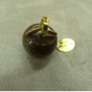 PENDENTIF MOTIF POMME- BROWN SNOWFLAKE ,HAUTEUR: 2,5 cm / DIAMETRE: 1,5 cm