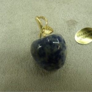 PENDENTIF MOTIF POMME-BRAZILIAN SODALITE ,HAUTEUR: 2,5 cm / DIAMETRE: 1,5 cm