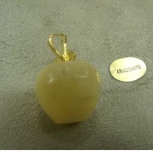 PENDENTIF MOTIF POMME- ARAGONITE,HAUTEUR: 2,5 cm / DIAMETRE: 1,5 cm