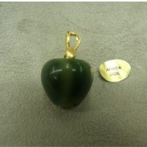 PENDENTIF MOTIF POMME-AFRICA JADE,HAUTEUR: 2,5 cm / DIAMETRE: 1,5 cm