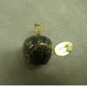 PENDENTIF MOTIF POMME-LEOPARD SKIN,HAUTEUR: 2,5 cm / DIAMETRE: 1,5 cm