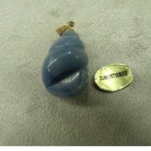 PENDENTIF MOTIF COQUILLAGE- DUMORTURINE, HAUTEUR: 2,5 cm /LARGEUR: 1,5 cm/ EPAISSEUR:15 mm