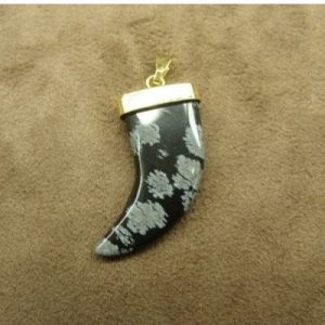 PENDENTIF MOTIF CORNE - SNOWFLAKE OBSIDIAN ,HAUTEUR: 3,5 cm / LARGEUR: 1,5 cm/ EPAISSEUR: 0,4 cm