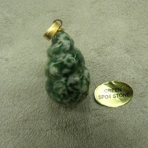 PENDENTIF MOTIF COQUILLAGE- GREEN SPOT STONE