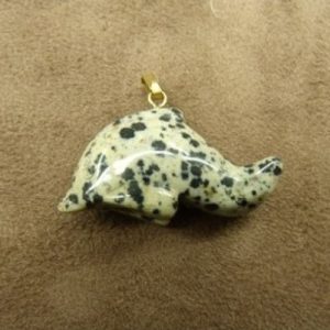 PENDENTIF MOTIF DAUPHIN -DALMATINE JASPER ,LONGUEUR: 3,5 cm / HAUTEUR: 2 cm / EPAISSEUR 1,3 cm