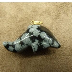 PENDENTIF MOTIF DAUPHIN -SNOWFLAKE OBSIDIAN ,LONGUEUR: 3,5 cm / HAUTEUR: 2 cm / EPAISSEUR 1,3 cm