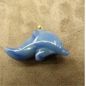 PENDENTIF MOTIF DAUPHIN- DUMORTHERINE,LONGUEUR: 3,5 cm / HAUTEUR: 2 cm / EPAISSEUR 1,3 cm