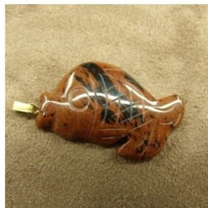 PENDENTIF MOTIF POISSON- MAHAGONY OBSIDIAN ,LONGUEUR : 7 cm / HAUTEUR : 2,5 cm / EPAISSEUR : 0,3 cm