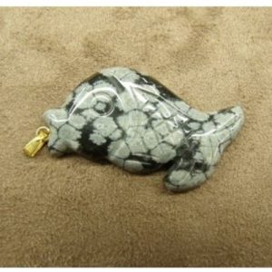 PENDENTIF MOTIF POISSON-SNOW FLAKE OBSIDIAN ,LONGUEUR : 7 cm / HAUTEUR : 2,5 cm / EPAISSEUR : 0,3 cm