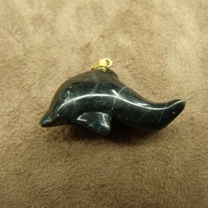 PENDENTIF MOTIF DAUPHIN- BLACK STONE