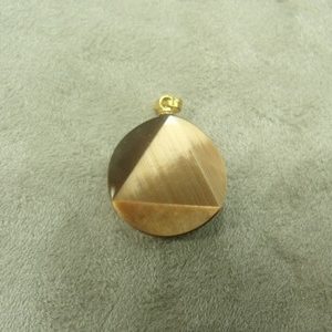 PENDENTIF MOTIF PRISME-MARRON