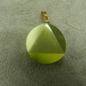 PENDENTIF MOTIF PRISME - VERT POMME