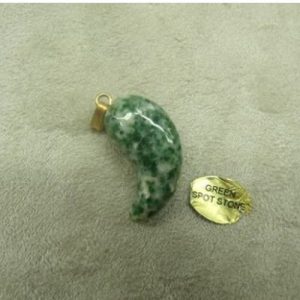 PENDENTIF MOTIF CORNE- GREEN SPOT STONE,,HAUTEUR: 2,5 cm / LARGEUR: 1 cm / EPAISSEUR: 1 cm