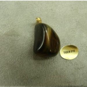 PENDENTIF MOTIF PIERRE- TIGER EYE ,HAUTEUR: 2 cm / LARGEUR 1,5 cm / EPAISSEUR: 1,5 cm