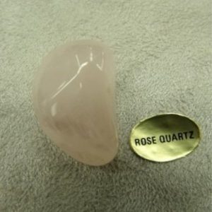 PIERRE MOTIF LOVESIXKNESS- ROSE SQUARTZ,HAUTEUR: 2 cm / EPAISSEUR: 1,5 cm