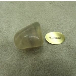 PIERRE MOTIF MENTAL DISEASE- FLUORITE ,HAUTEUR: 2 cm / EPAISSEUR: 1,5 cm