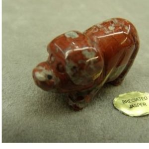 PIERRE MOTIF COCHON- BRECIATED JASPER,HAUTEUR: 2 cm / LONGUEUR: 3,5 cm