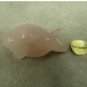 PIERRE MOTIF POISSON- ROSE QUARTZ ,LONGUEUR: 3,5 cm / HAUTEUR: 2 cm / EPAISSEUR: 1,5 cm