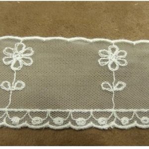 BRODERIE ANGLAISE COTON sur tulle blanche 5 cm