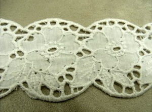 BRODERIE ANGLAISE