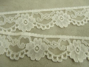 DENTELLE EN RUBAN- 3 cm- BLANC CASSÉE
