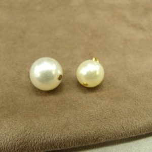 BOUTON ROND PERLE NACRE SUR FIL METALIQUE