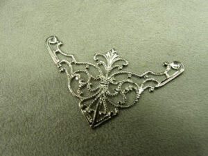 ARTICLE DE DECORATION METAL - doré