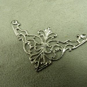 ARTICLE DE DECORATION METAL - doré