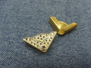 triangle doré avec strass argenté