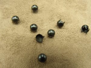 CABOCHON noir à 4 griffes