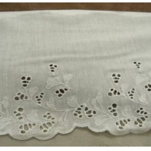 BRODERIE blanche sur jersey de coton 14 cm /hauteur de broderie 7 cm