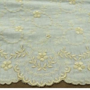 BRODERIE BEIGE sur jersey de coton blanche 13 cm