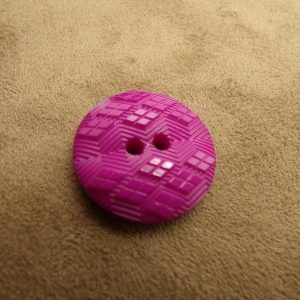 BOUTON ACRYLIQUE PETIT LOSANGE RELIEF VIOLET