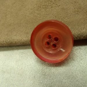 BOUTON POLYESTER à 4 trous de belle qualité