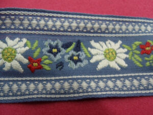 ruban brodé motif fleurs