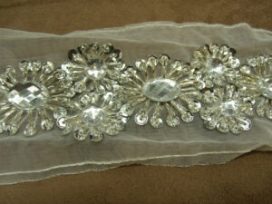 ruban brodé strass argent et pailleté