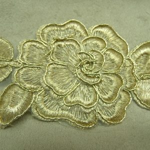 fleurs brodés doré