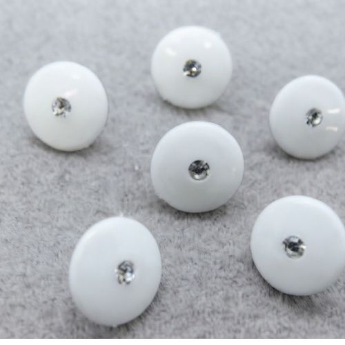 Lot de 6 boutons acryliques blancs avec petit strass – 12 mm