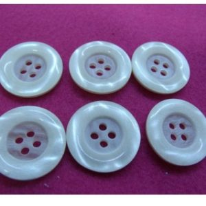 bouton acrylique creme à 4 trous, 23 mm, vendu par 6
