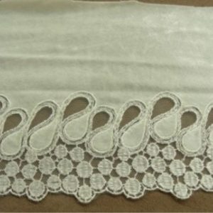 BRODERIE COTON CREME brodée sur velours 16 cm /hauteur de broderie 6 cm