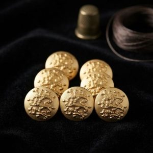 Lot de 6 boutons acryliques or motif héraldique – 23 mm