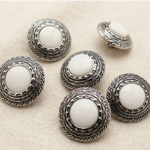 Boutons acryliques blanc et bordure argent vieilli 20 mm – lot de 6