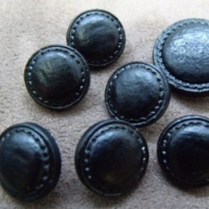 bouton acrylique noir VENDU PAR LOT DE 6
